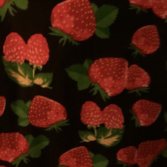 Dress Strawberry Print Cotton twirly skirt sleeveless - Picture 2 of 3